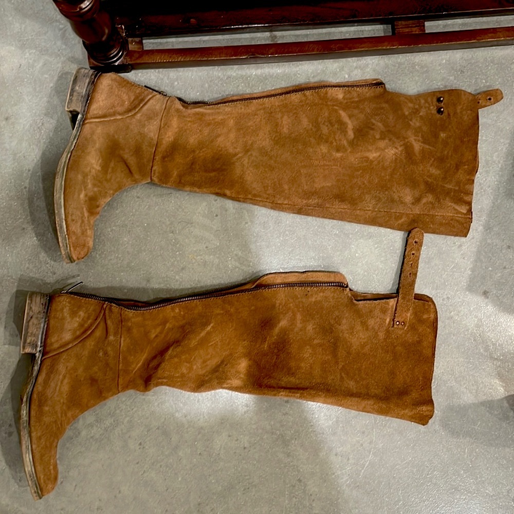 Free People. Suede. Knee high. Size 37.